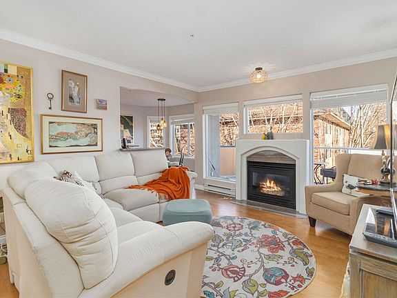 3rd image of 405 Quebec St #305