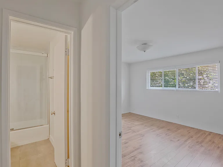 220 S 7th St — Photo 11
