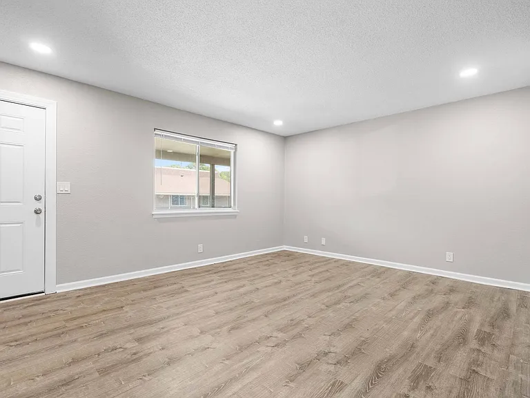 Stoneside Apartments — Photo 43