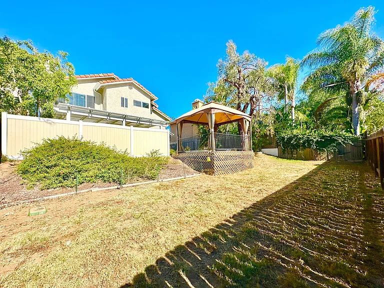 266 Royal Glen Dr — Photo 25