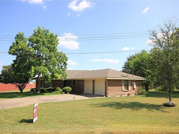 2nd image of 202 W Eckart Ave