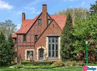 216 Fairacres Rd, Omaha, NE 68132