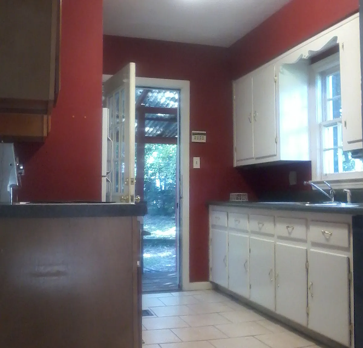 3 bed, 1.0 bath, 980 sqft, $885 — Photo 3