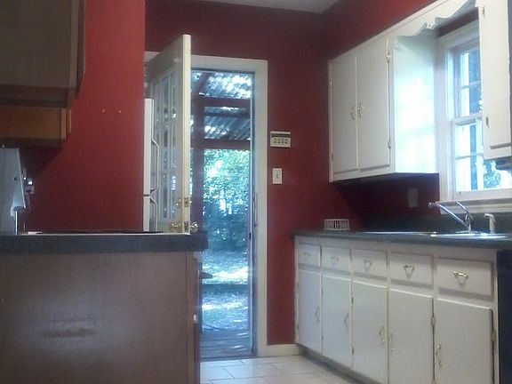 3rd image of 3526 Dale Dr