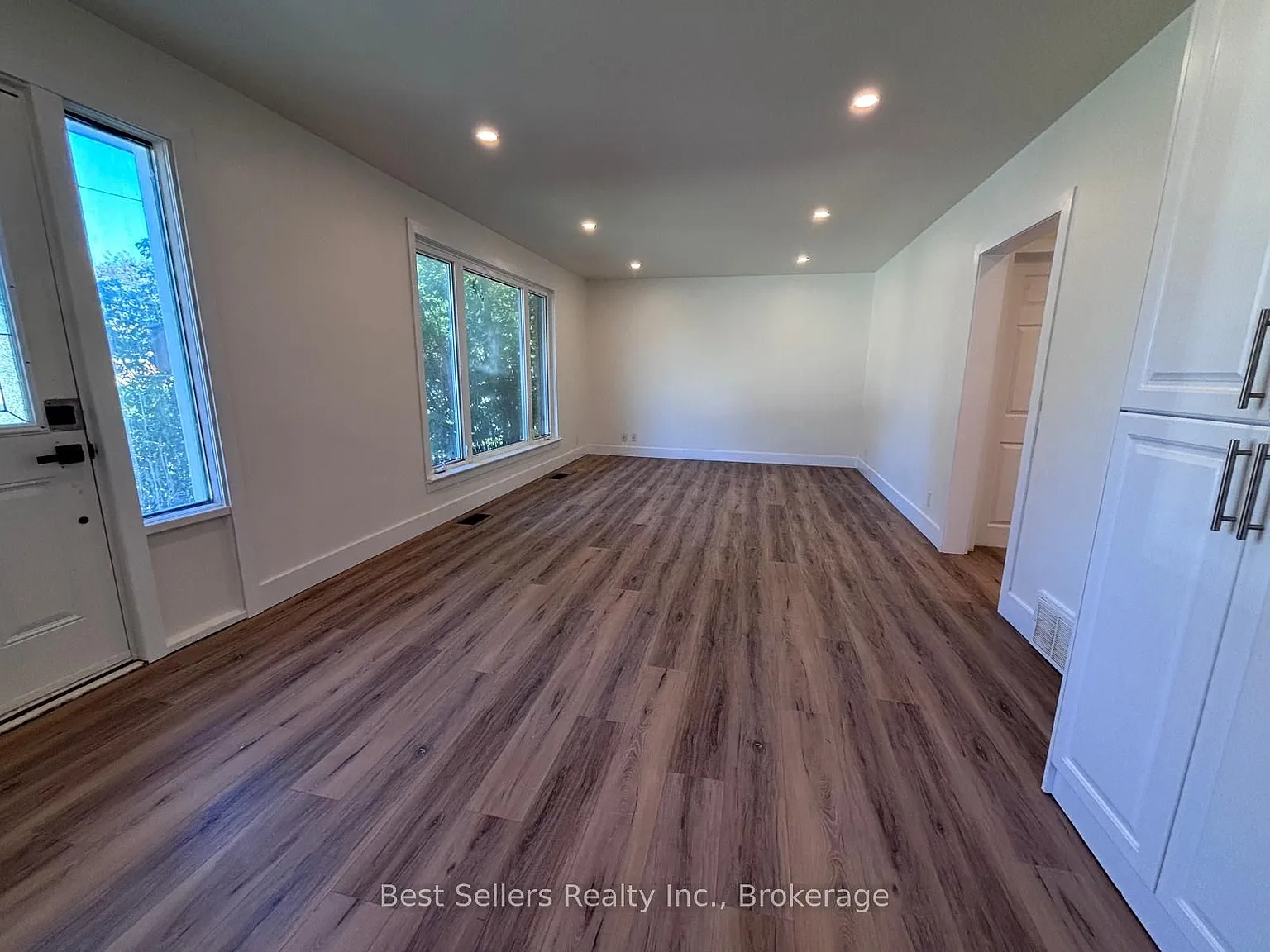 3 bed, $2,300 — Photo 4
