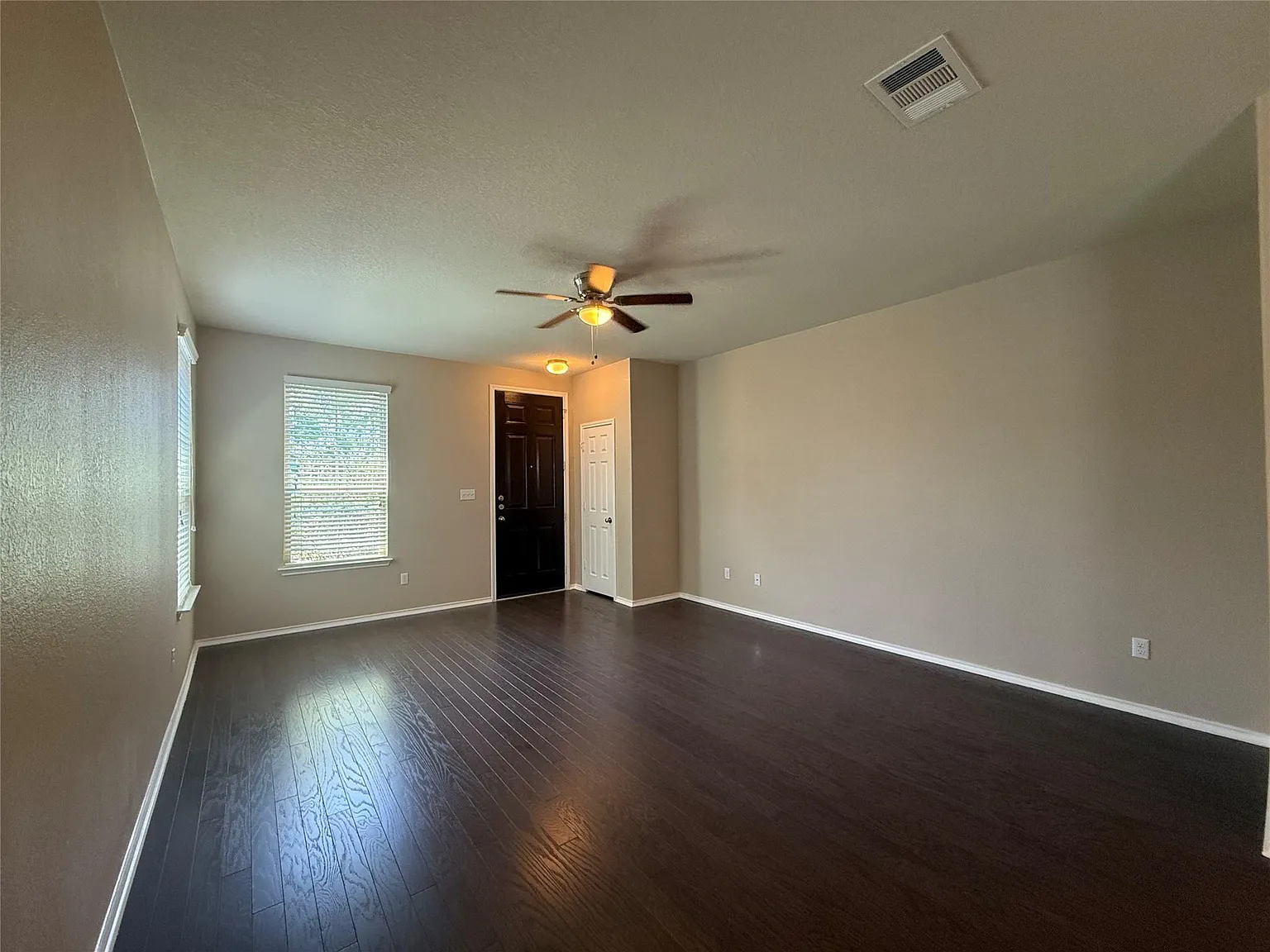 3 bed, 2.0 bath, 1417 sqft, $1,895 — Photo 4