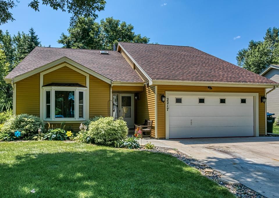 1st image of 2217 Crestmount Ln