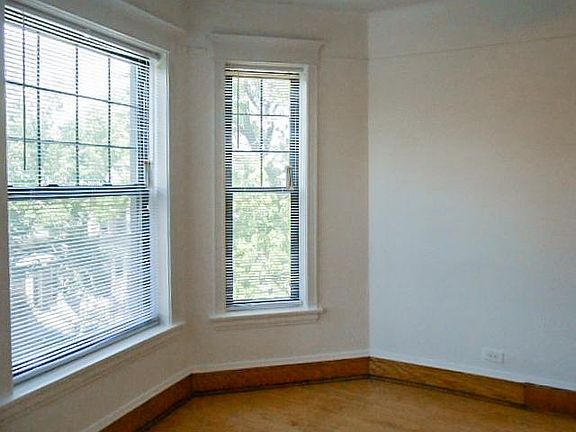 3rd image of 3639 N Paulina St #3F