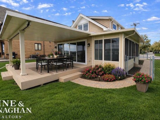 2008 E Park Dr, Algonac, MI 48001