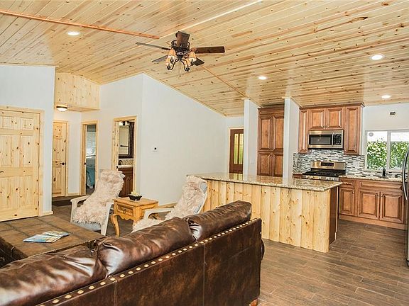 4th image of 233 E Country Club Blvd