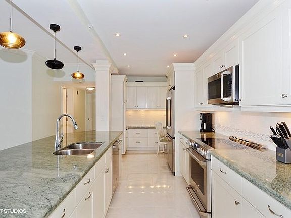 01_16910BaySt_Unit403_57_FrontView_FlexM