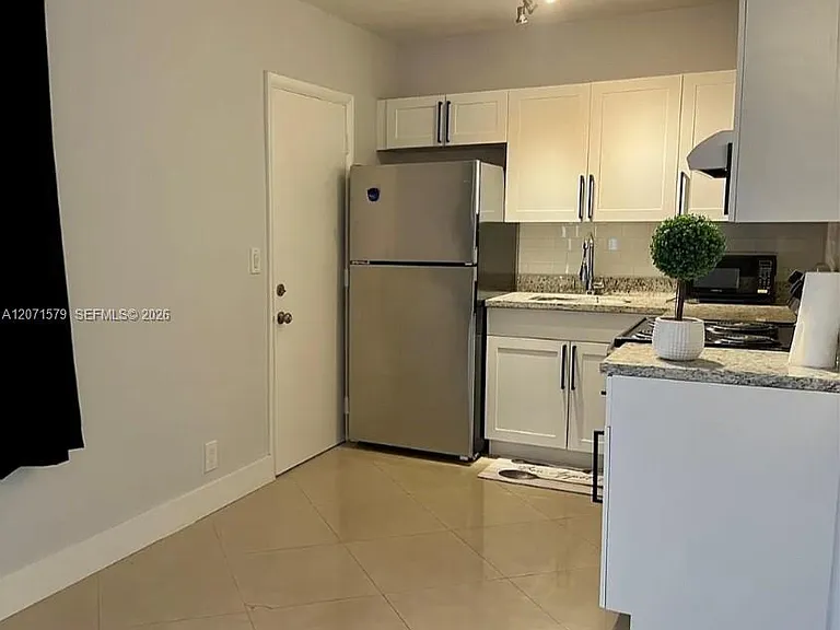 1824 Monroe St #8 — Photo 2