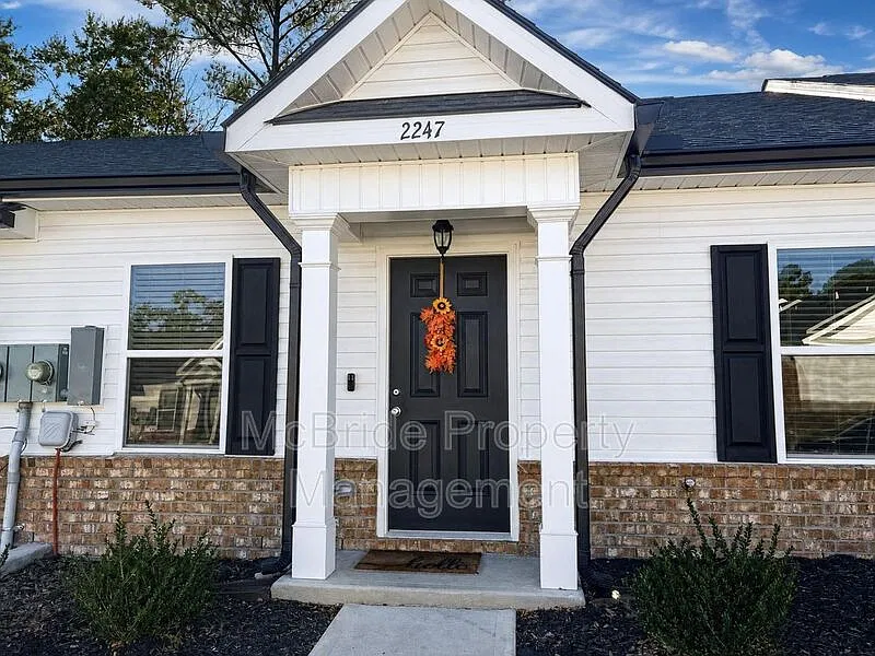 2 bed, 2.0 bath, 1103 sqft, $1,795 — Photo 2