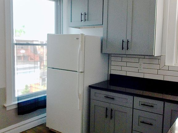 3rd image of 3918 W Van Buren St