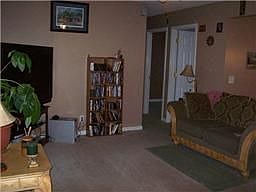 4th image of 212 Lorien Cir