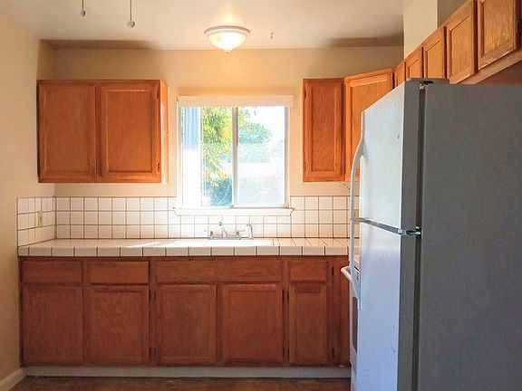 2nd image of 905 Whitehall Ave