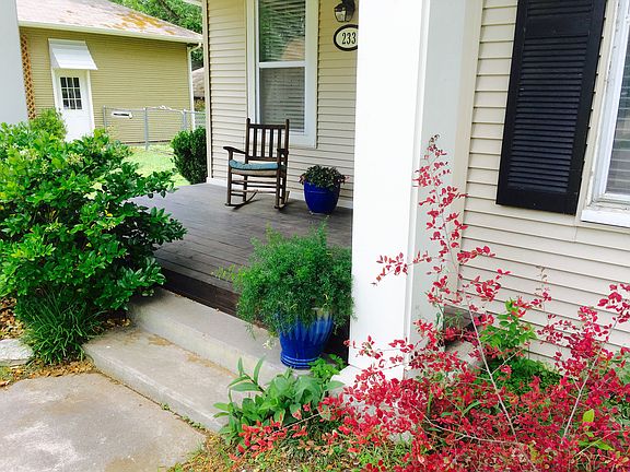 4th image of 233 W Blackjack St