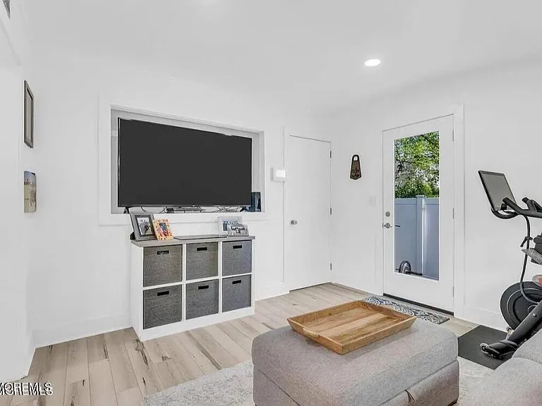 1506 Evergreen Ave — Photo 15