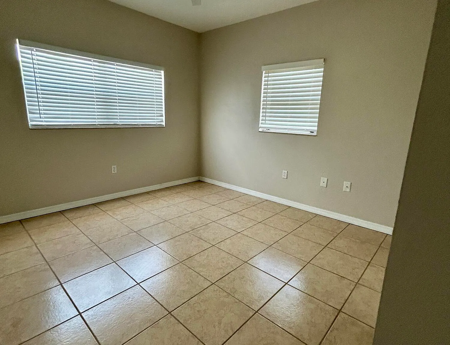 2 bed, 2.0 bath, 864 sqft, $1,800 — Photo 2