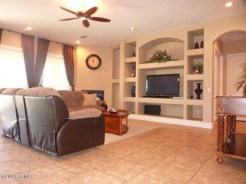 4th image of 2337 N Horseshoe Cir