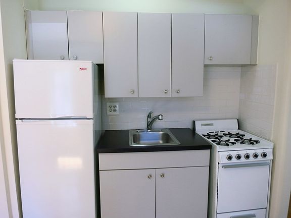 2nd image of 523 E 78th St APT 1C