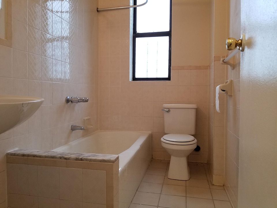 2nd image of 1980 Unionport Rd APT D45