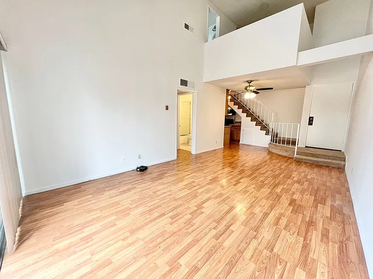 3565 Linden Ave #325 — Photo 2