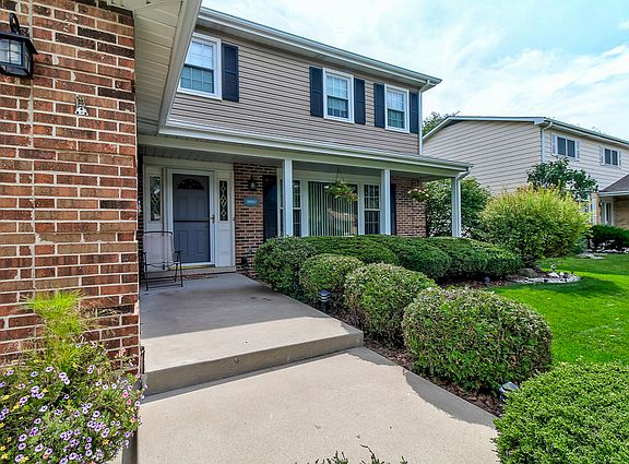 2nd image of 3215 Carriage Way Dr