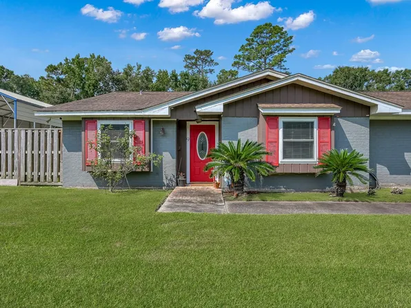 9 Slover Dr, Dayton, TX 77535