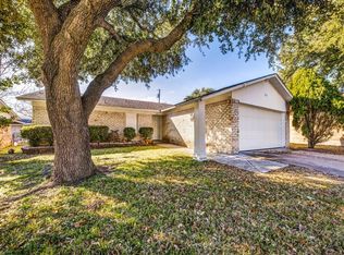 913 Embassy Dr, Mesquite, TX 75149