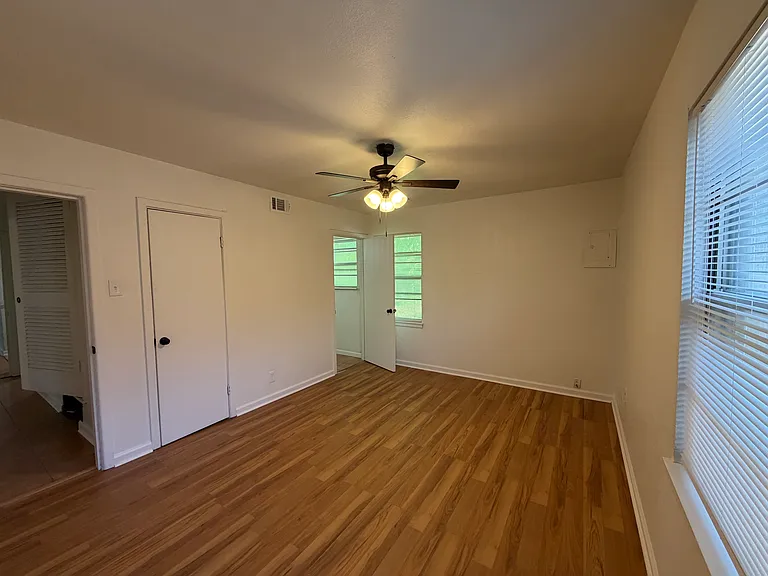 2800 W Fuller Ave — Photo 9