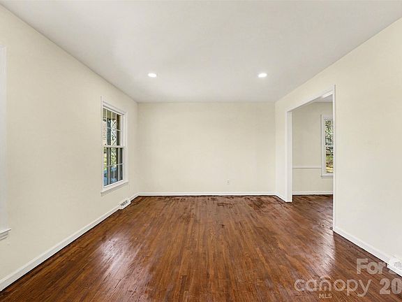 2nd image of 1140 Fieldstone Rd