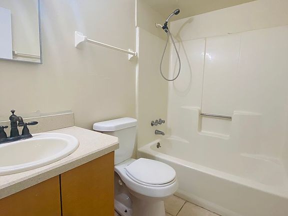 3rd image of 1717 Birchwood Cir Unit 1