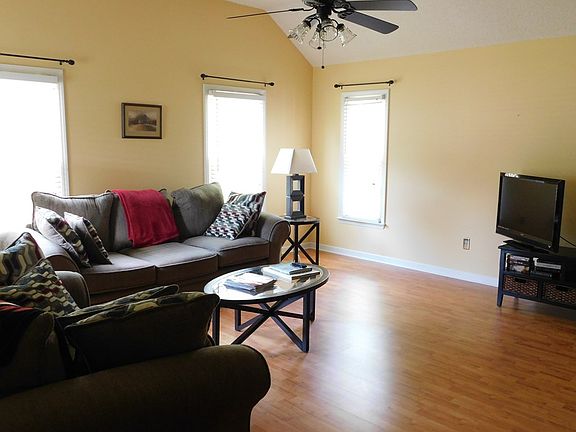 3rd image of 103 Abbey Dr