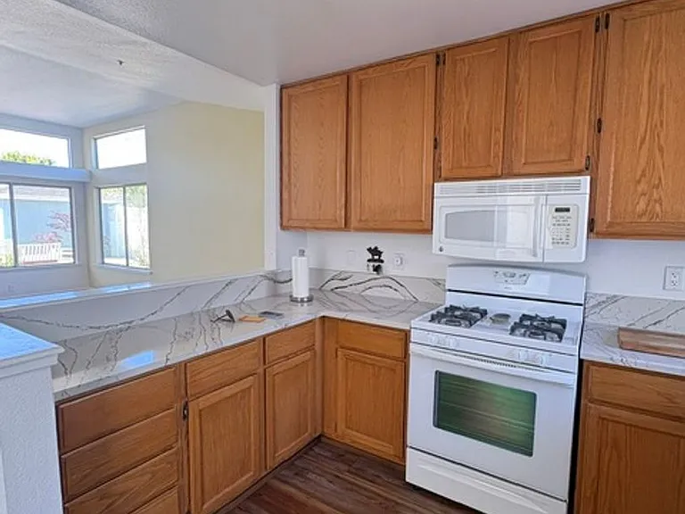 981 Bluebell Way — Photo 3