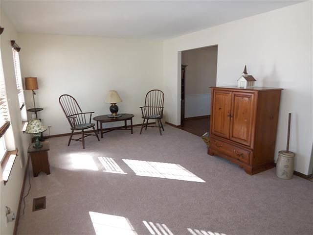 1st image of 136 W Sprucewood Ln