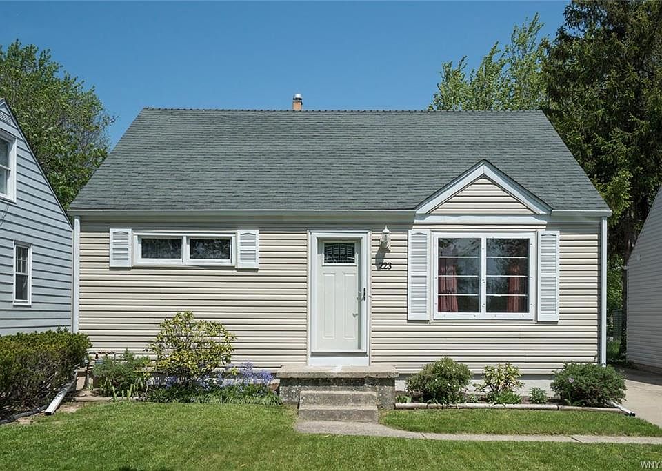 1st image of 223 E Grand Blvd
