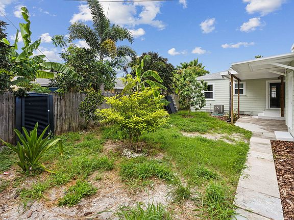 3rd image of 1408 Crestwood Boulevard