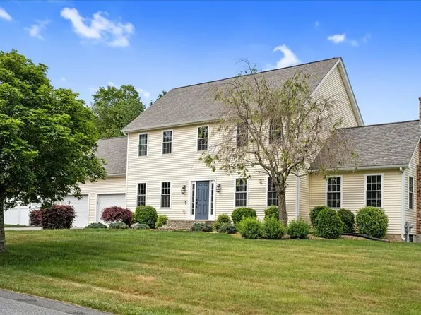 2 Harding Ln, Sturbridge, MA 01518