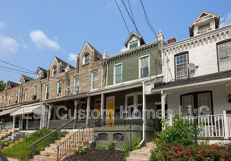 611 S Prince St — Photo 2