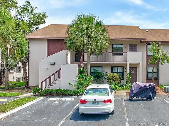 2nd image of 9972 Nob Hill Ct #9972