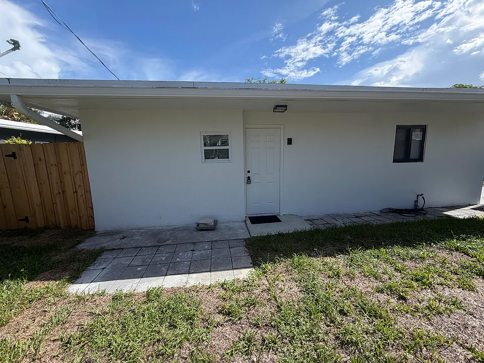 160 SE 15th Ave #B