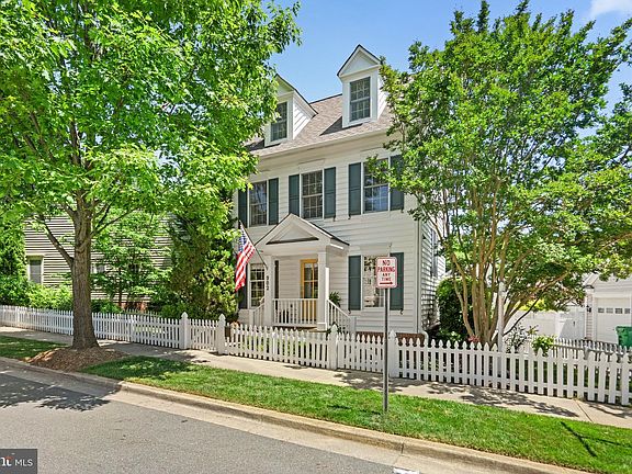 3rd image of 902 Gentlewood St