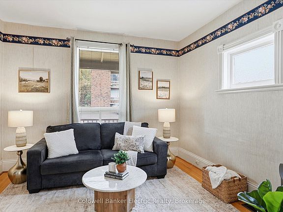 4th image of 461 Murray St