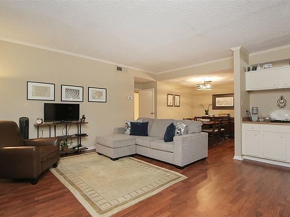 5th image of 2125 Augusta Dr APT 77