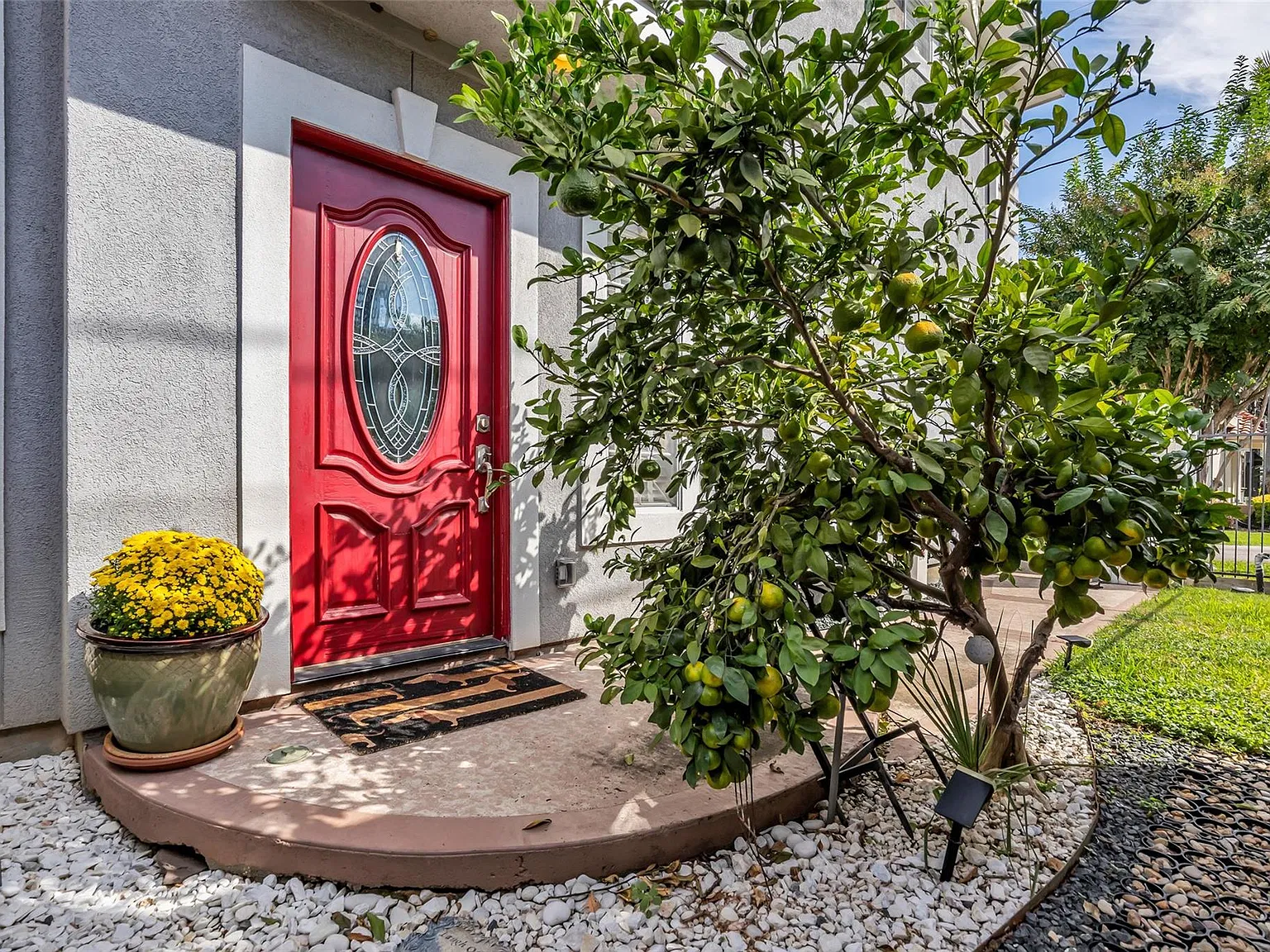 3 bed, 2.5 bath, 1765 sqft, $4,300 — Photo 3