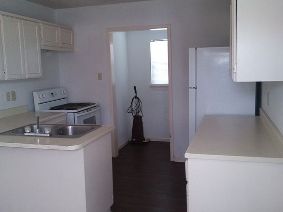 4th image of 1015 Burton Ave APT B