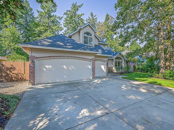 4th image of 807 SE 63rd Dr