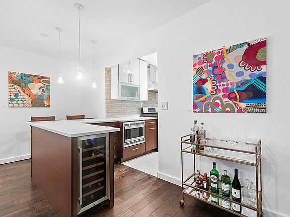 3rd image of 101 W 12th St APT 3G