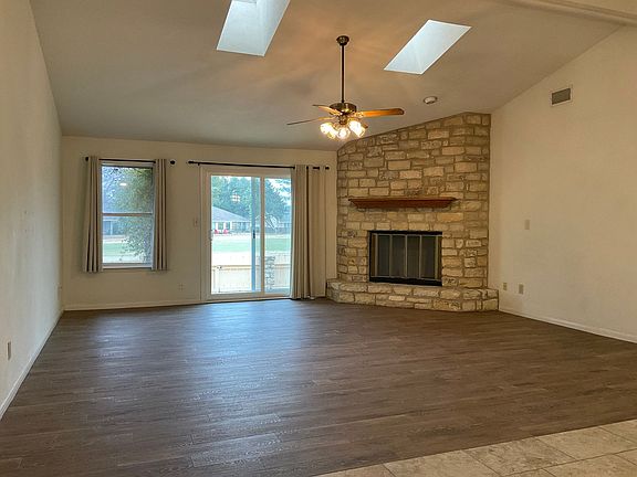 4th image of 17 Fairway Ln